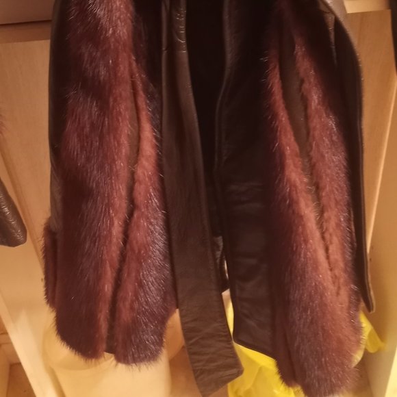 Size 6 Mink and Leather Jacket - Picture 4 of 7